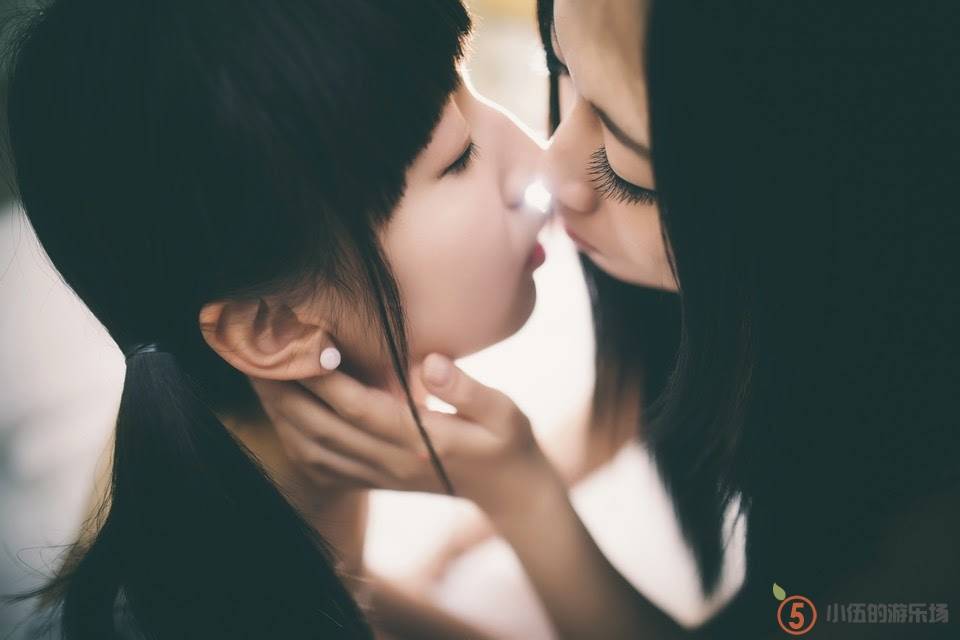 双生姐妹花KISS